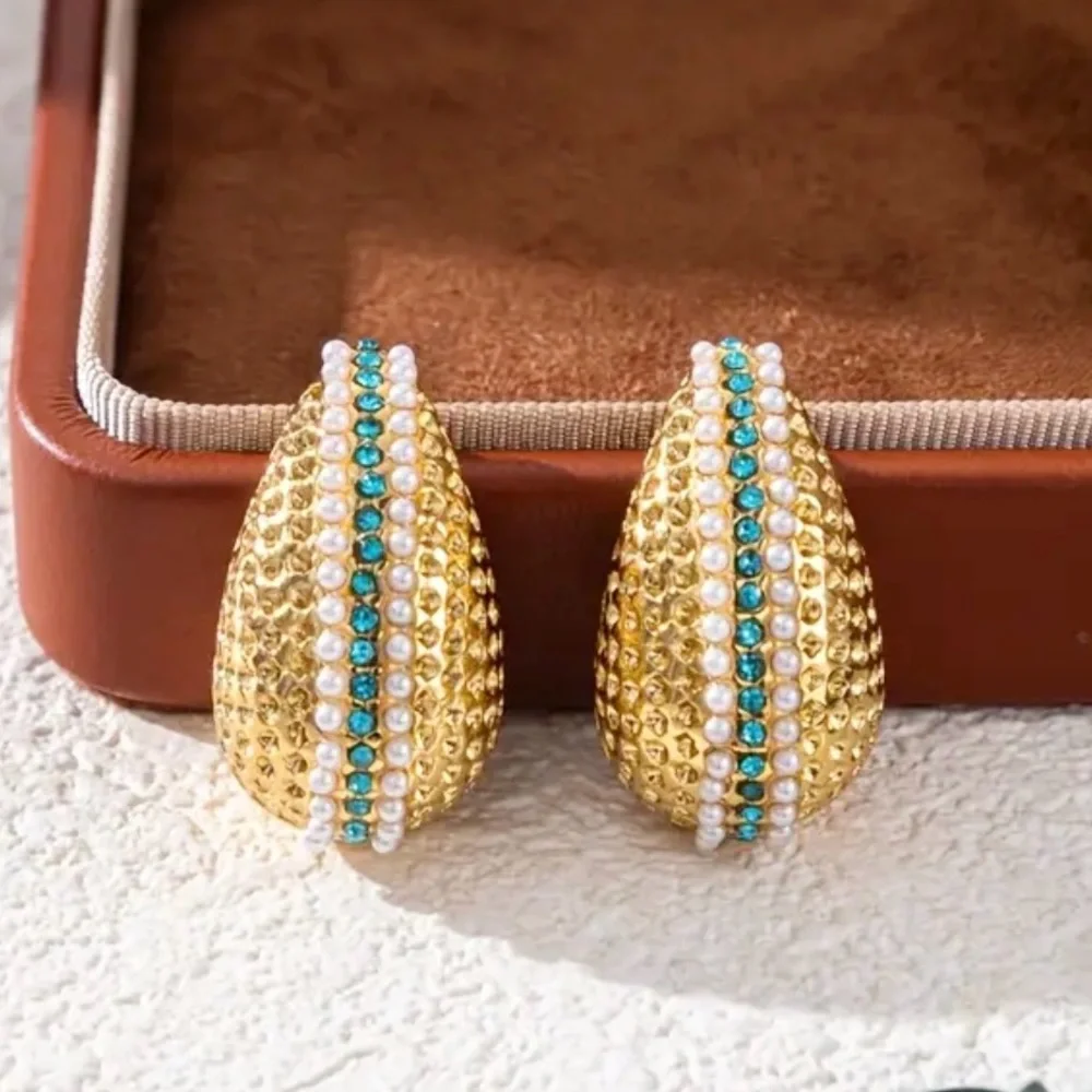 NWT SS Teardrop Stud Earrings - Picture 3 of 6